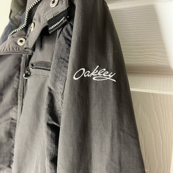 Oakley Women's Vintage Software Ski/ Snowboard Jacket - Picture 4 of 6